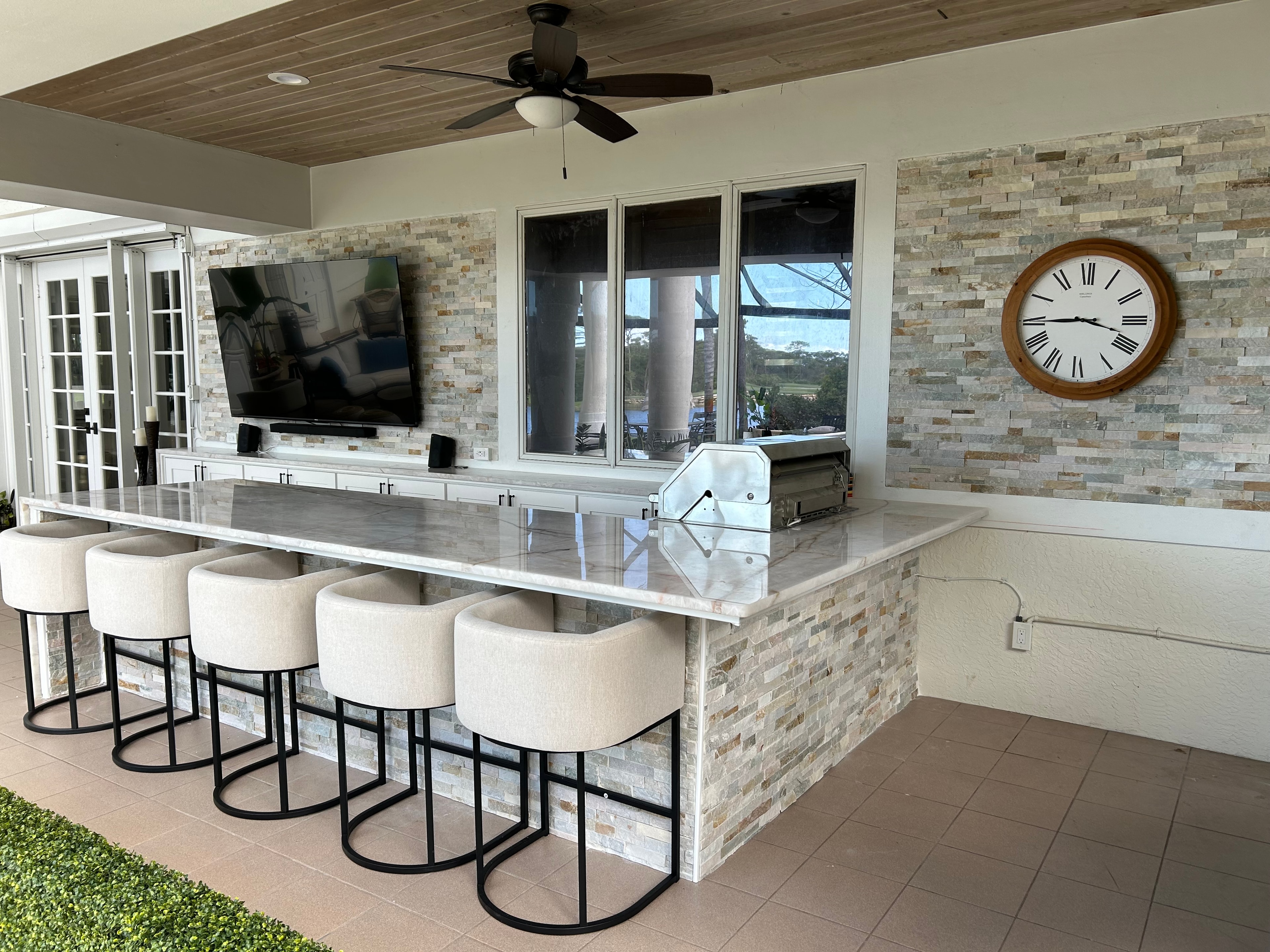 Outdoor kitchen and bar
